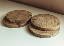 Load image into Gallery viewer, NATURAL WOOD COASTER SET