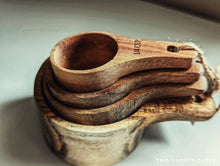 Load image into Gallery viewer, NATURAL WOOD MEASURING CUP SET